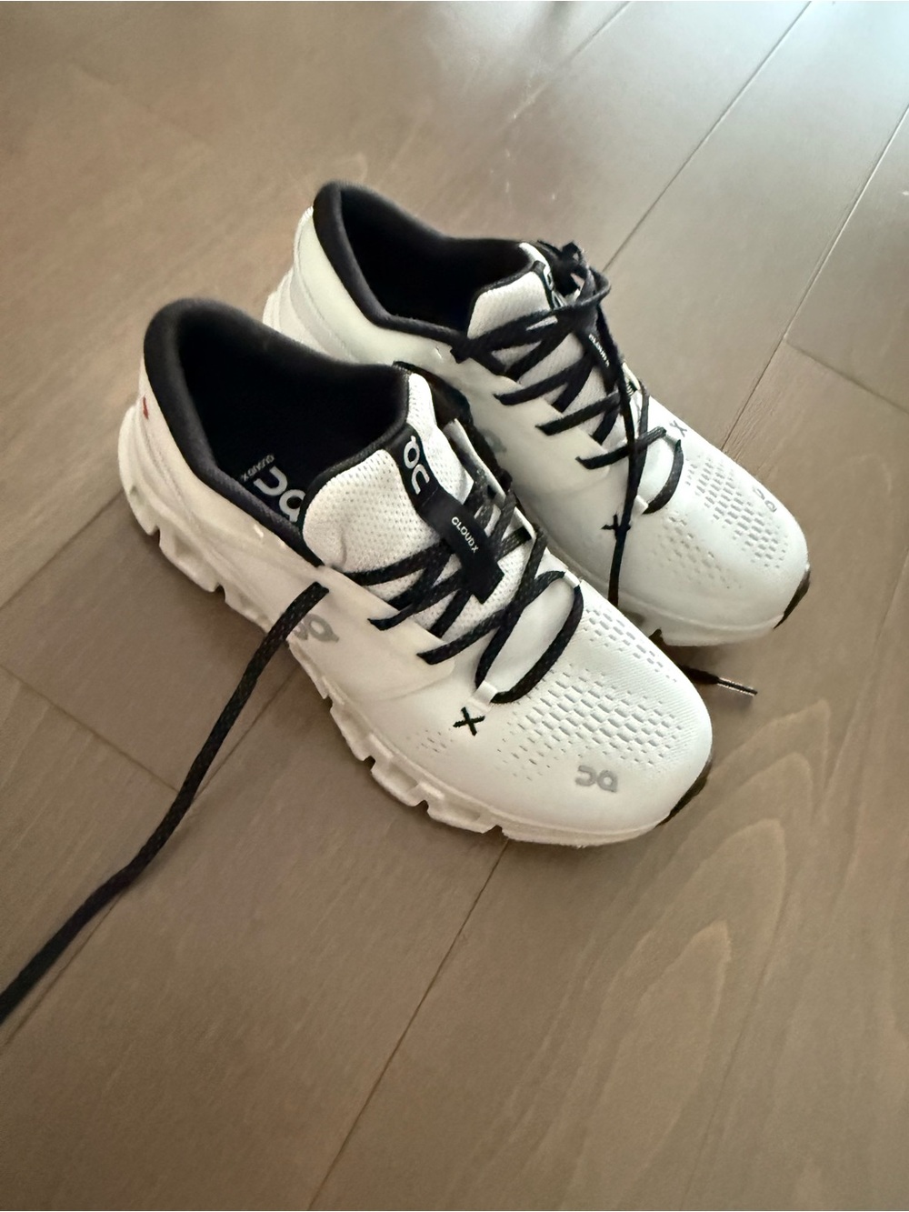 Used barely one hour. ON Cloud X5 Running White and Black